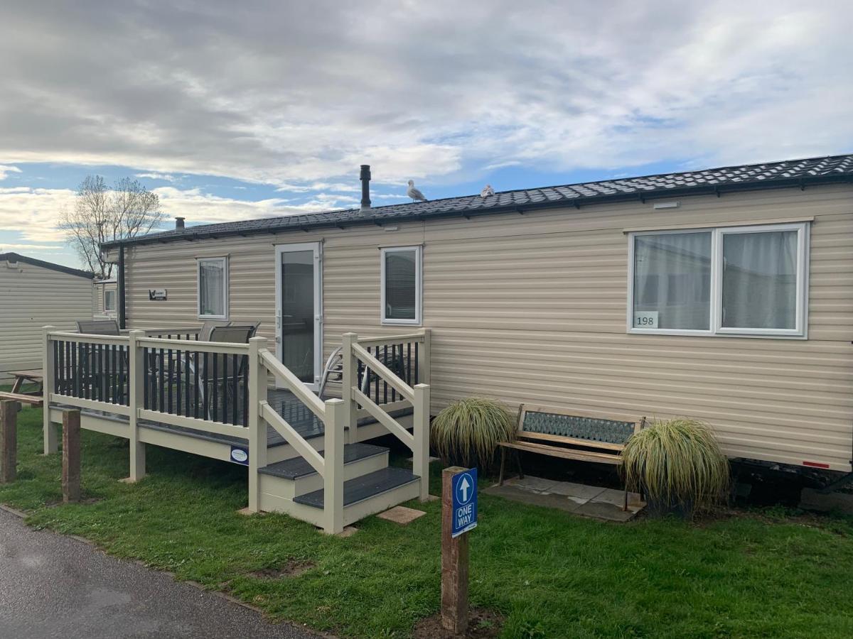 Gold Plus 6 Berth Caravan In New Beach With Parking Wifi And Decking Hotel Dymchurch Exterior photo